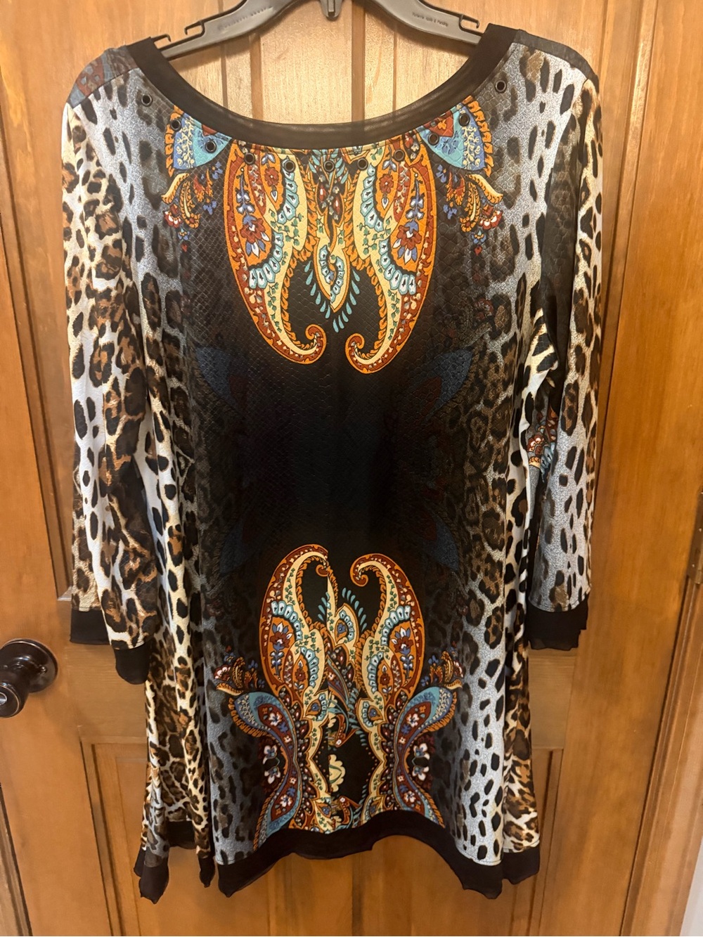 V-Neck Multicolor Paisley & Leopard Print Tunic Top - Black Base - Picture 5 of 5